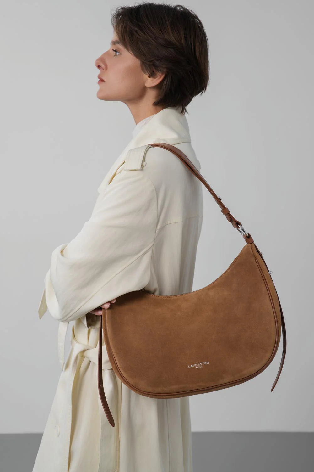 LANCASTER - Grand sac besace Suède - Camel