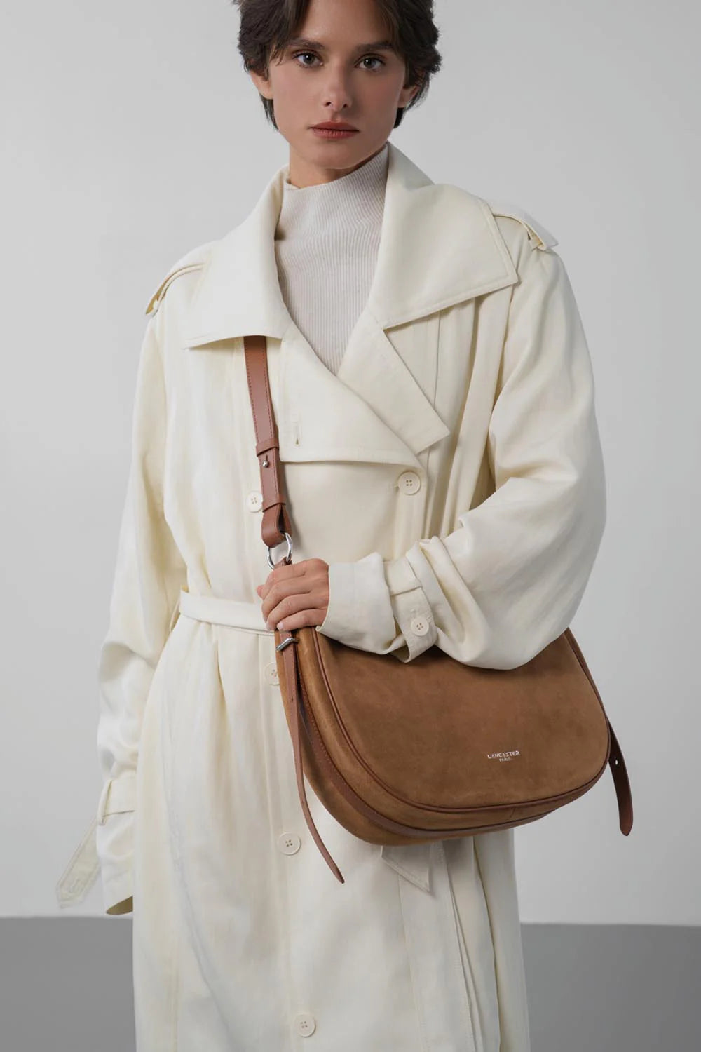 LANCASTER - Grand sac besace Suède - Camel