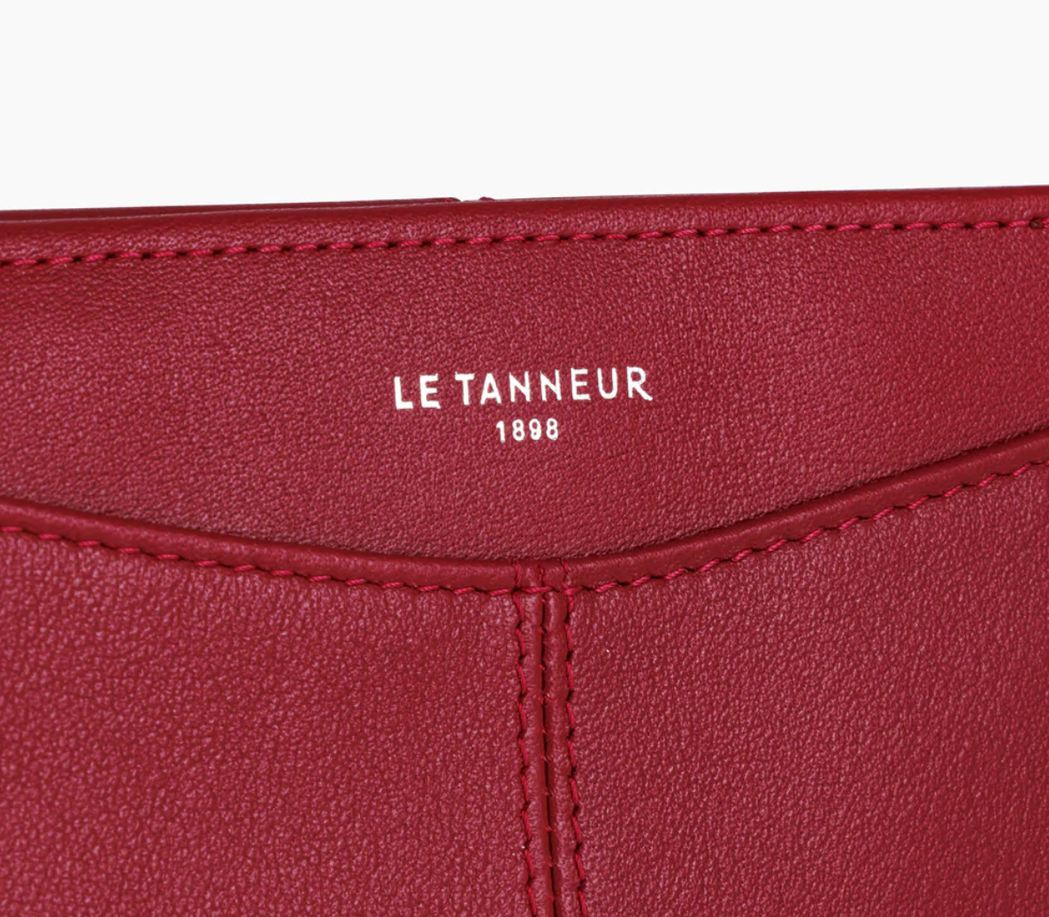 Porte passeport femme Le Tanneur en cuir lisse gamme Charlotte couleur rose fushia
