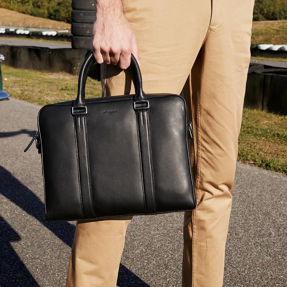 LE TANNEUR - PORTE DOCUMENTS SLIM 14" CHARLES EN CUIR GRAINÉ - NOIR