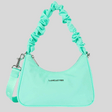 Le petit sac baguette Basic Chouchou est l'accessoire idéal pour un style pratique et tendance au quotidien. Doté d'une poche intérieure zippée et d'une poche intérieure simple, il offre une organisation optimale pour vos essentiels. Portez-le à la main, à l'épaule ou en travers grâce à sa bandoulière amovible et réglable.