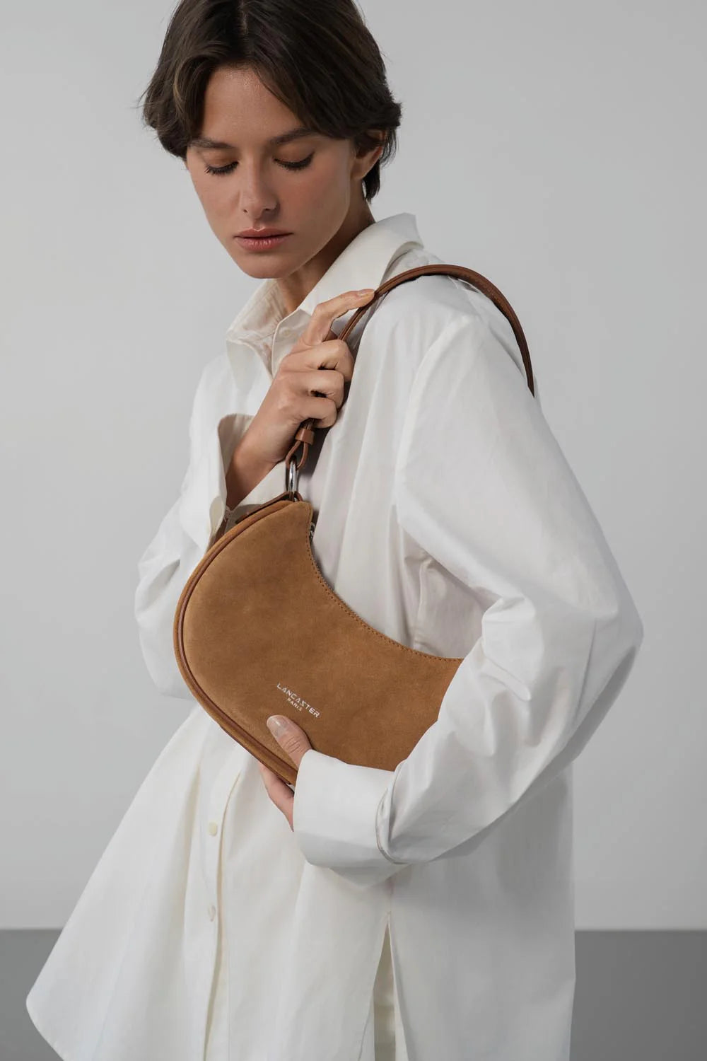 LANCASTER - Petit sac besace Suède - Camel