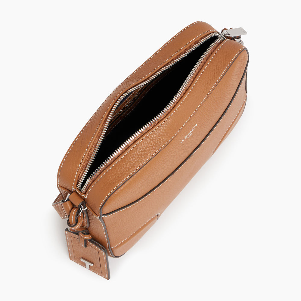 Sac bandoulière femme moyen modèle Romy en cuir grainé couleur Marron tan - LE TANNEUR