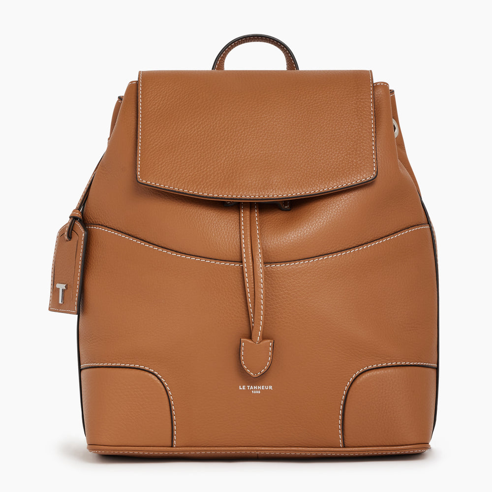 Sac à dos femme à rabat modèle Romy en cuir grainé Marron tan - LE TANNEUR